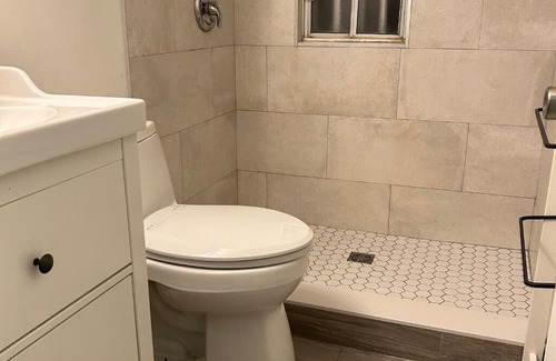 Hamilton Haus | Charming 1-bedroom house in Hamilton with WiFi and AC