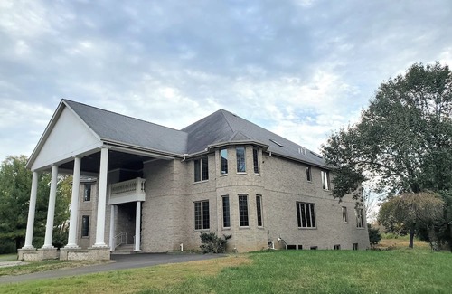 Miamisburg Haus | Spacious & Serene 7-bedroom house - The Perfect Family Getaway