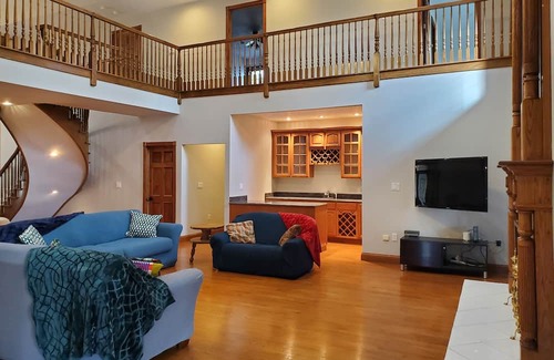 Miamisburg Haus | Spacious & Serene 7-bedroom house - The Perfect Family Getaway