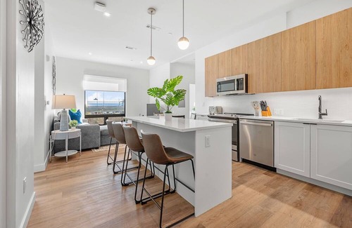 Central-Maverick Square - Paris Street Wohnung | Luxury 2bd/2ba Next to the Airport 9818