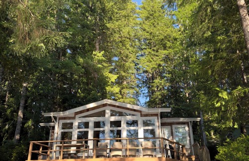 Shelton Kabine | Cozy 2-bedroom lakefront cabin with tranquil views