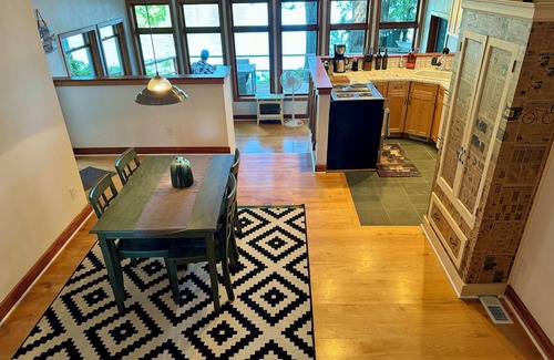 Shelton Kabine | Cozy 2-bedroom lakefront cabin with tranquil views