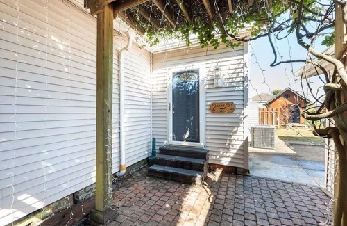 New Orleans Haus | Charming Shotgun-Style Home: Your Perfect New Orleans Getaway Awaits