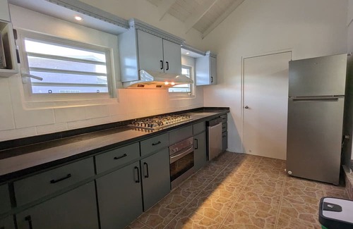 Nikiboko Haus | Cozy 2-bedroom house in delightful Kralendijk with WiFi, AC