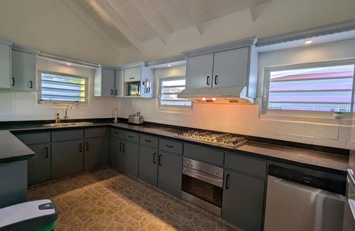 Nikiboko Haus | Cozy 2-bedroom house in delightful Kralendijk with WiFi, AC