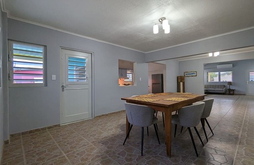Nikiboko Haus | Cozy 2-bedroom house in delightful Kralendijk with WiFi, AC