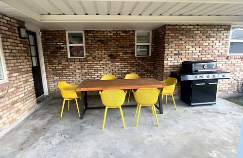 Metairie Haus | 3bd 2bath house in Metairie - 15 minute drive to Superdome and Bourbon Street