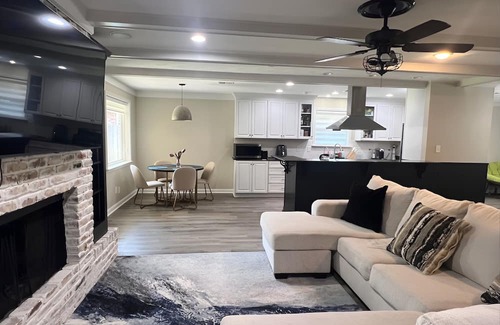 Metairie Haus | 3bd 2bath house in Metairie - 15 minute drive to Superdome and Bourbon Street