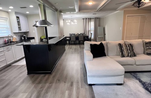 Metairie Haus | 3bd 2bath house in Metairie - 15 minute drive to Superdome and Bourbon Street