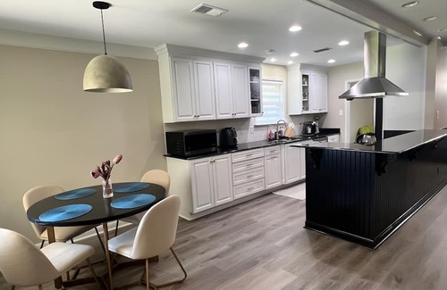 Metairie Haus | 3bd 2bath house in Metairie - 15 minute drive to Superdome and Bourbon Street