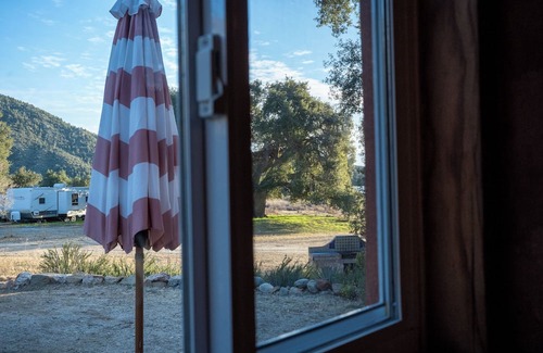 Nueva Ensenada Kabine | Casita de Adobe: Escape to the Sierra and Disconnect