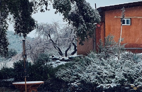 Nueva Ensenada Kabine | Casita de Adobe: Escape to the Sierra and Disconnect