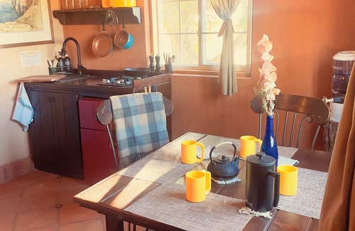 Nueva Ensenada Kabine | Casita de Adobe: Escape to the Sierra and Disconnect