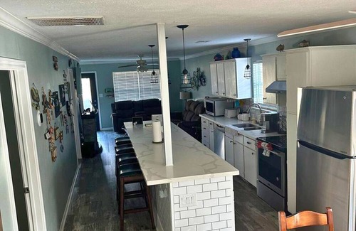 West Livingston Hütte | Serene Lakefront Getaway | Boathouse | Kayaks | Gazebo with Swings