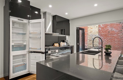 Prahran Wohnung | Unbeatable Location Famous Chapel St Family Home