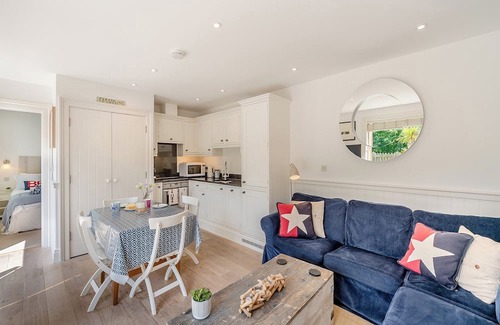 Chillington Hütte | 2 bedroom accommodation in Hallsands