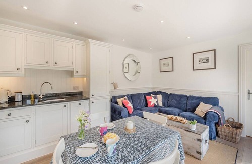 Chillington Hütte | 2 bedroom accommodation in Hallsands