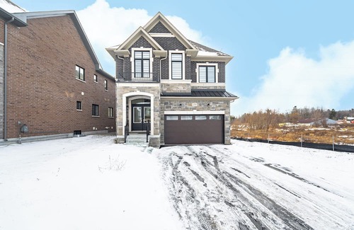 Vaughan Haus | Charming 5BR Escape: Unwind in Cozy Vaughan House