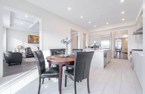 Vaughan Haus | Charming 5BR Escape: Unwind in Cozy Vaughan House