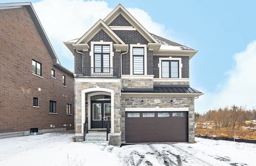 Vaughan Haus | Charming 5BR Escape: Unwind in Cozy Vaughan House