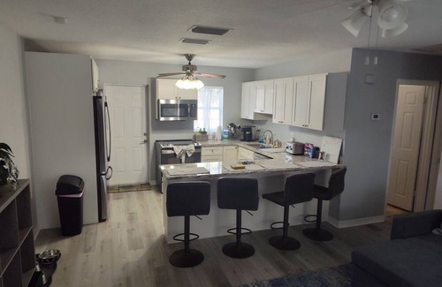 Apollo Beach Haus | Charming 2/1 in the Heart of Apollo Beach.