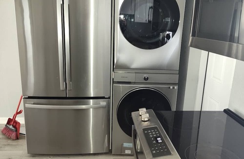 Apollo Beach Haus | Charming 2/1 in the Heart of Apollo Beach.