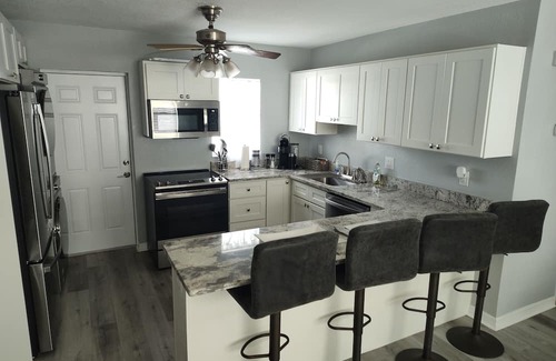 Apollo Beach Haus | Charming 2/1 in the Heart of Apollo Beach.