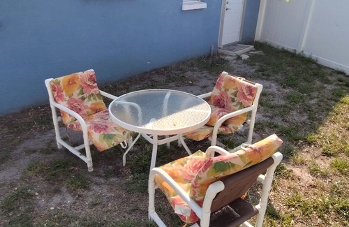 Apollo Beach Haus | Charming 2/1 in the Heart of Apollo Beach.