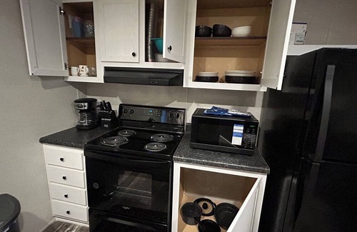 Pittsburg Haus | Charming 2-bedroom mobile home with AC and WiFi in London Built DEC 2024