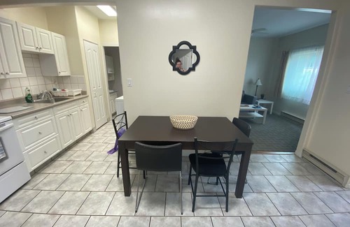 Clearwater Wohnung | Self contained basement apartment. 5 minutes to Dutch Lake beach