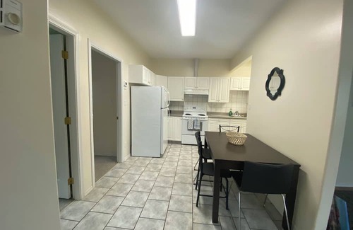 Clearwater Wohnung | Self contained basement apartment. 5 minutes to Dutch Lake beach