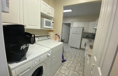 Clearwater Wohnung | Self contained basement apartment. 5 minutes to Dutch Lake beach