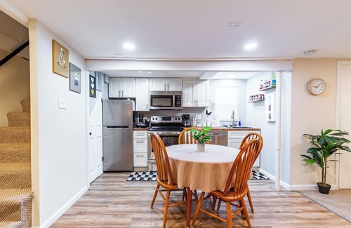 Bluemont Haus | Chic Stay With Jacuzzi, Firepit, Board Games in Central Ballston/DC area