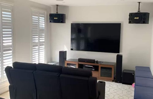 Springvale Haus | 3-bedrooms in a shared house-like 5 star hotel in amazing Springvale centre.