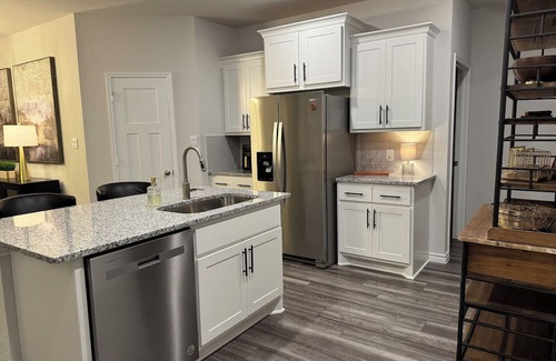 Wellborn Haus | Modern Aggie-Friendly Retreat - 15 mins to Kyle Field