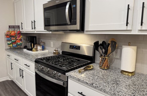Wellborn Haus | Modern Aggie-Friendly Retreat - 15 mins to Kyle Field