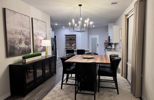 Wellborn Haus | Modern Aggie-Friendly Retreat - 15 mins to Kyle Field