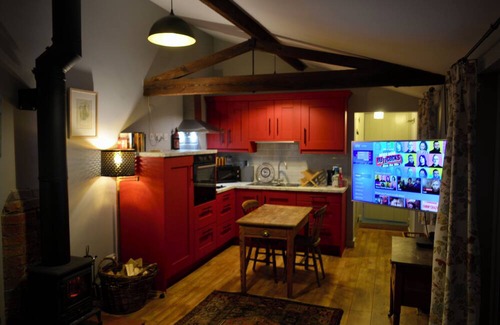 Woodhall Spa Haus | The Nook, a luxurious barn, only 10 minutes walk into the village,pet friendly