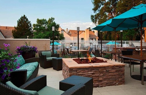 Glenwood Grove - North Iris Haus | Relax at our Pet-Friendly Hotel in Boulder, CO