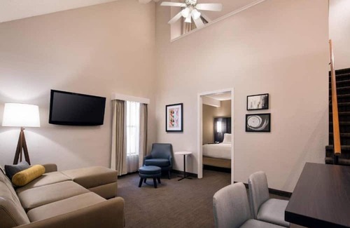Glenwood Grove - North Iris Haus | Relax at our Pet-Friendly Hotel in Boulder, CO