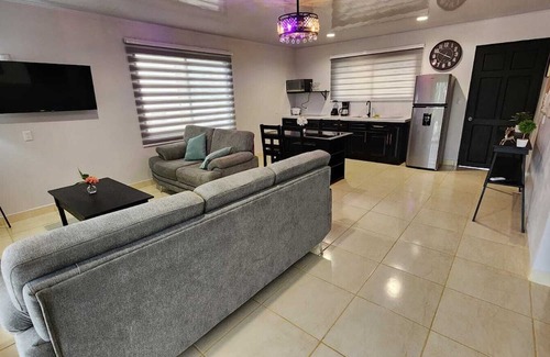 Penjamo Haus | Charming Tropical Noir, 2-bedroom house with AC, WiFi