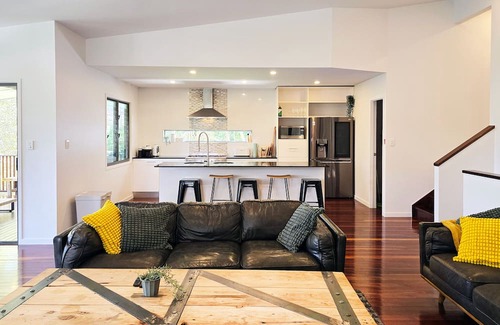 Sunshine Coast Haus | Split level multi-family tropical beach house