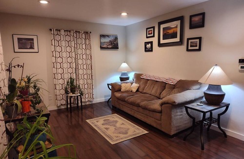 Crossroad Park Haus | Sweet 2-bedroom home with A/C and back deck w/dining area, gas grill & fire pit