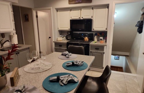 Crossroad Park Haus | Sweet 2-bedroom home with A/C and back deck w/dining area, gas grill & fire pit