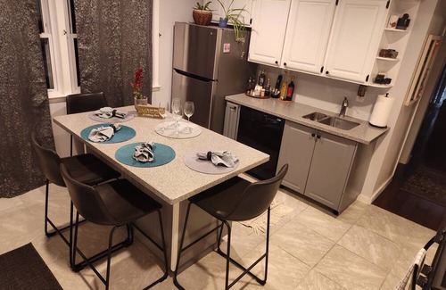 Crossroad Park Haus | Sweet 2-bedroom home with A/C and back deck w/dining area, gas grill & fire pit