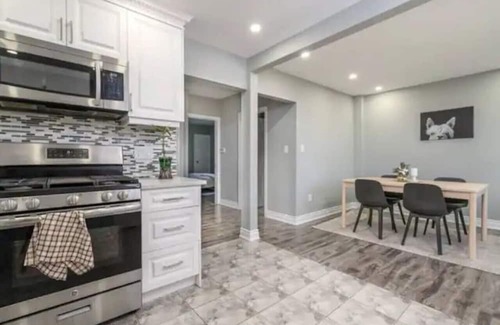 Hamilton Haus | 3-BR Near Fairfield Park & Local Groceries w/WIFI