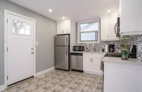 Hamilton Haus | 3-BR Near Fairfield Park & Local Groceries w/WIFI