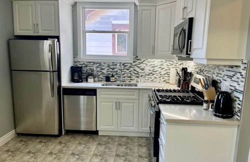 Hamilton Haus | 3-BR Near Fairfield Park & Local Groceries w/WIFI