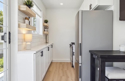 Lake Koshkonong Hütte | Adorable Lakefront Cottage w/private pier, beautiful views & newly updated!