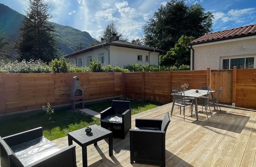Chaum Haus | Holiday Home 'Miaffo' with Mountain View, Wi-Fi and Air Conditioning